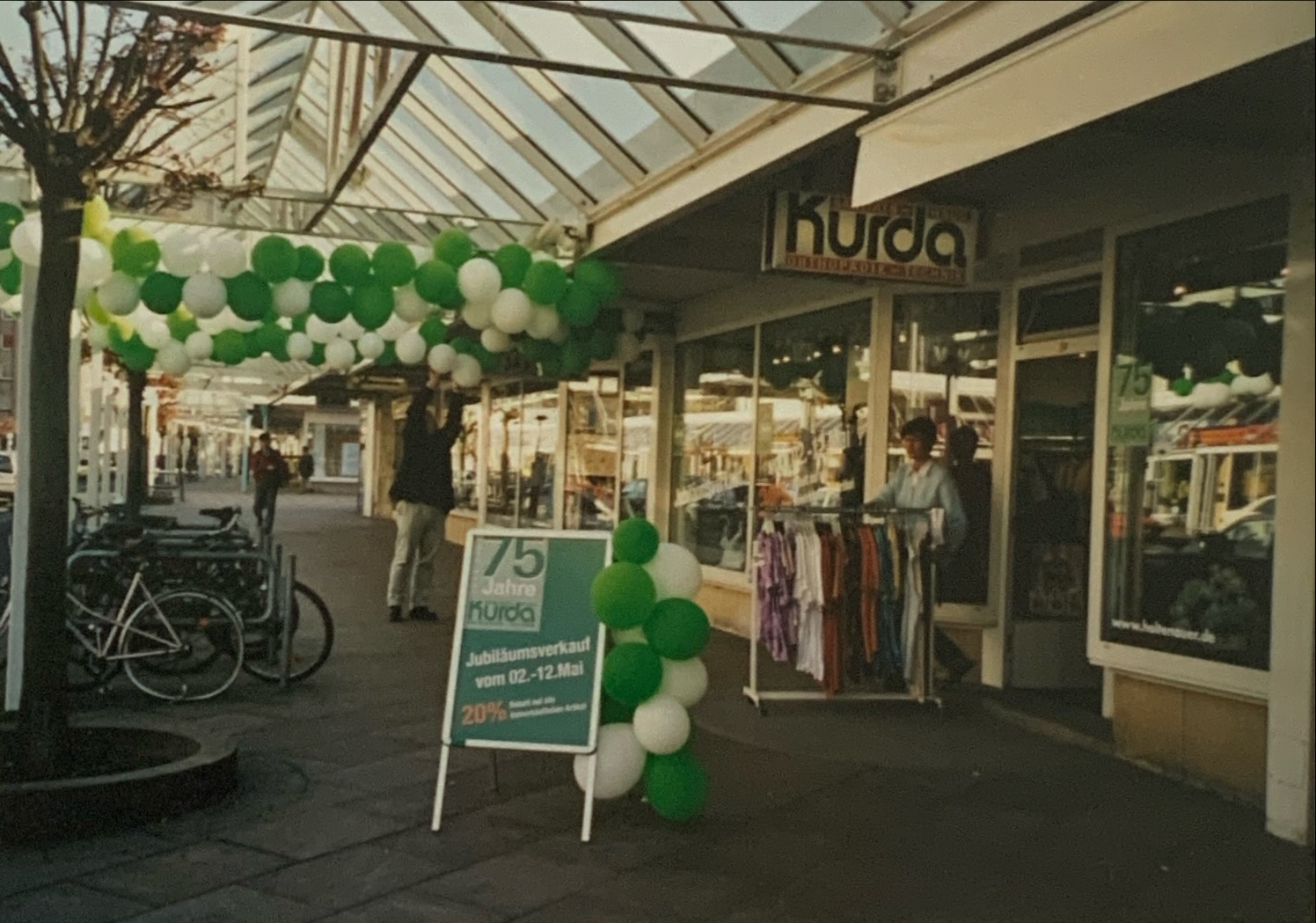 Impressionen 49 1990 Fotos 75Jahre Holtenauerstrasse02