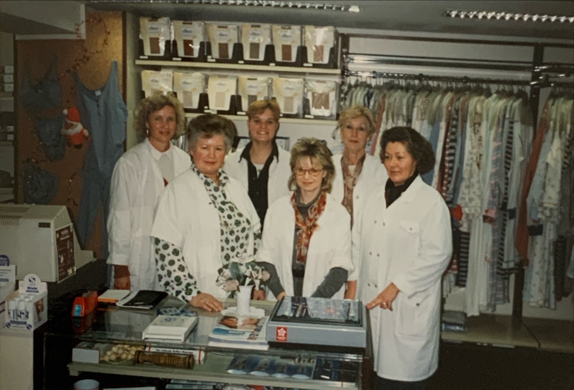 Impressionen 23 1995 Unternehmerfotos ElkeKurdaMitMitarbeitern