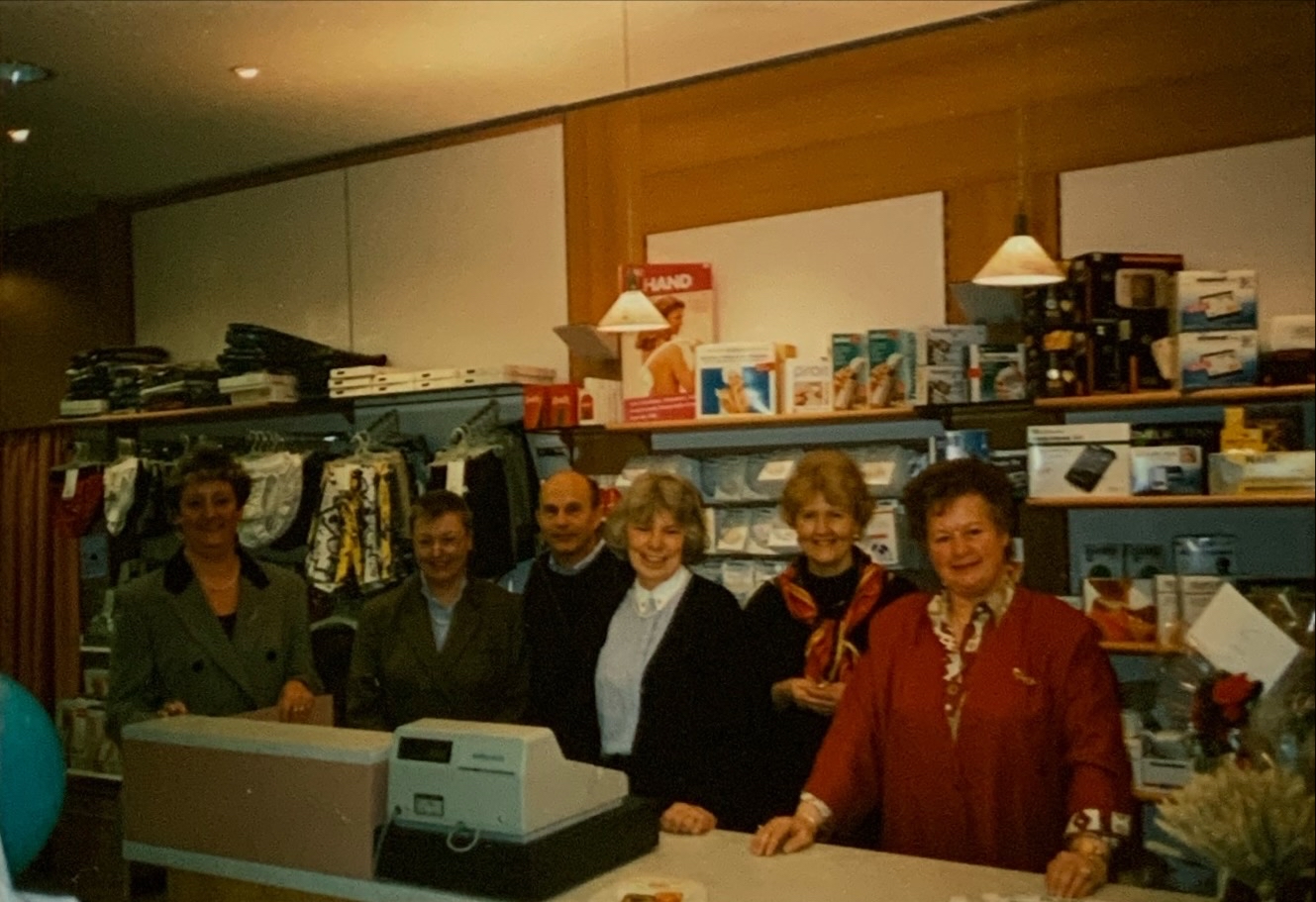 Impressionen 24 1997 Raeumlichkeiten Laden WiedereroeffnungHoltenauer01