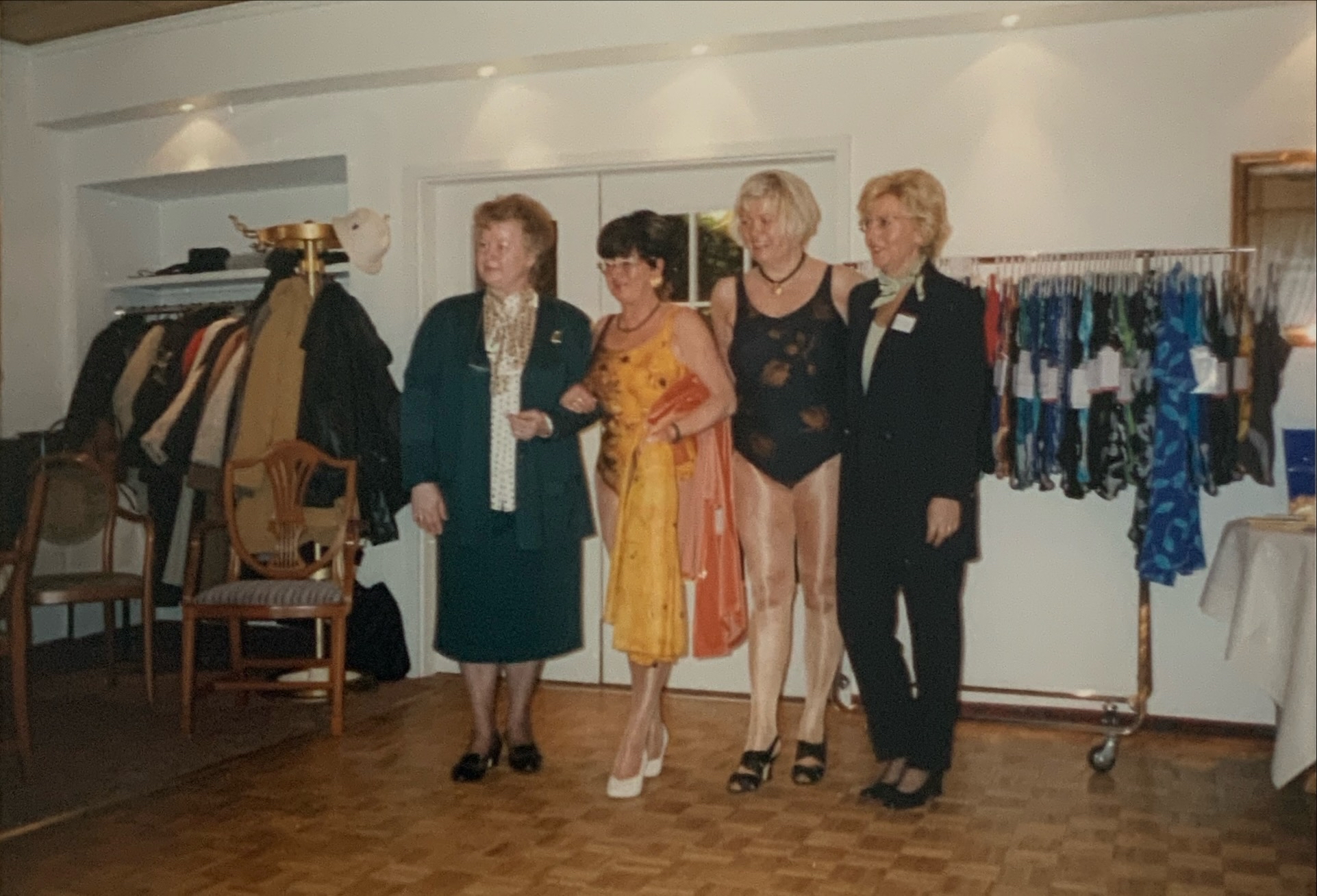 Impressionen 43 1999 Fotos ModenschauMitFirmaAnita01