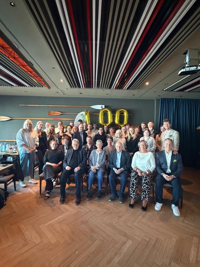 100 Jahre Sanitätshaus Kurda in Kiel - Mitarbeitende, Freunde und Familie von Kurda